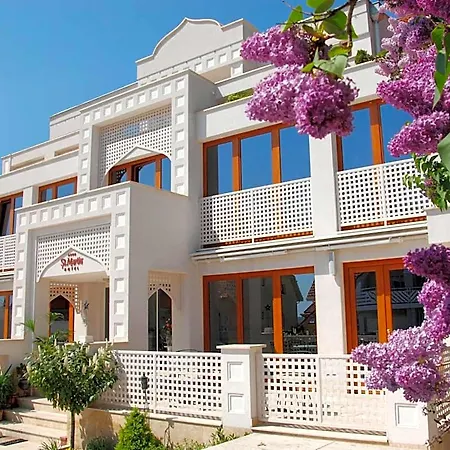 Amira Boutique Wellness &