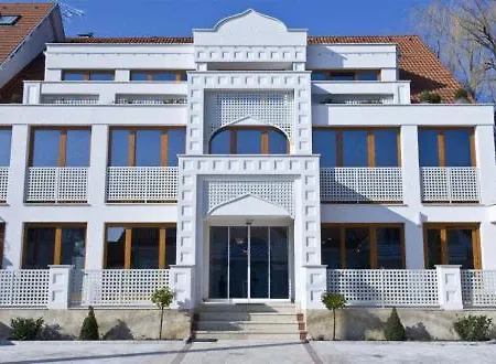 Отель Amira Boutique Wellness & 3*