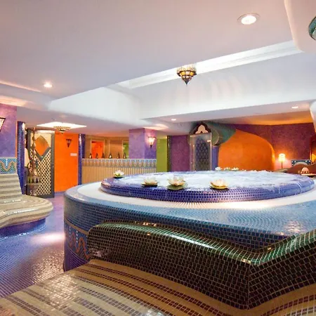 Amira Boutique Wellness & 3*