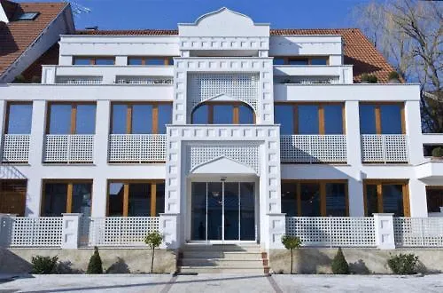 Отель Amira Boutique Wellness & 3*